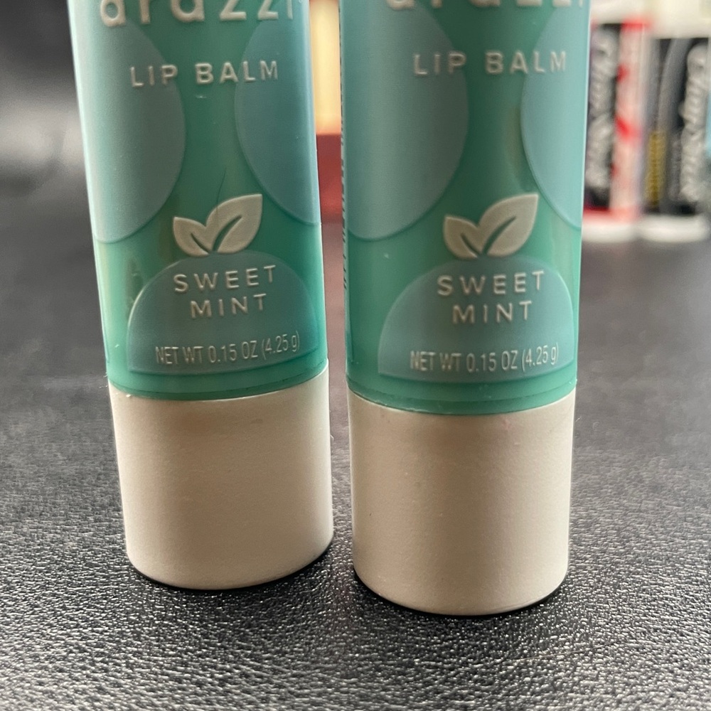 14 Pack Assorted Lip Balms Beekman 1802, EOS, Chapstick Avon NEW-Full Size - Picture 6 of 10